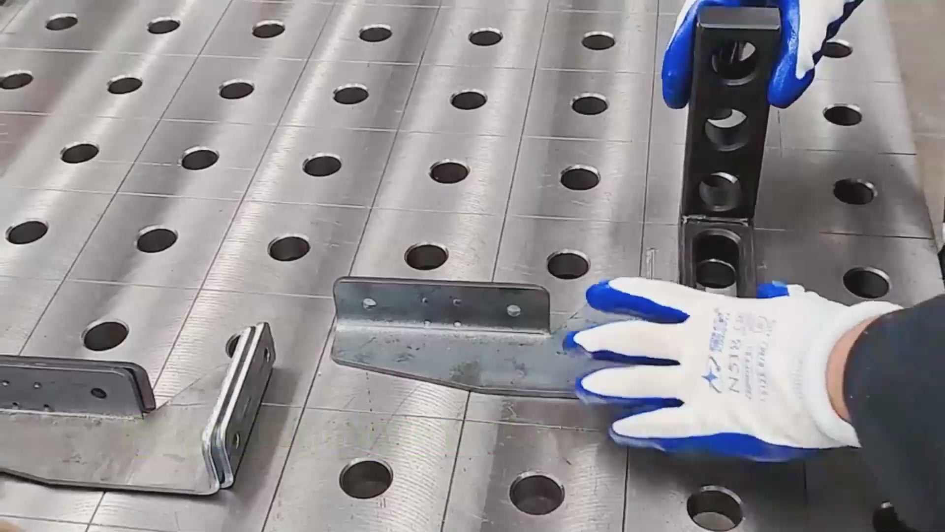 Load video: Fairino Cobot Welding Dragging